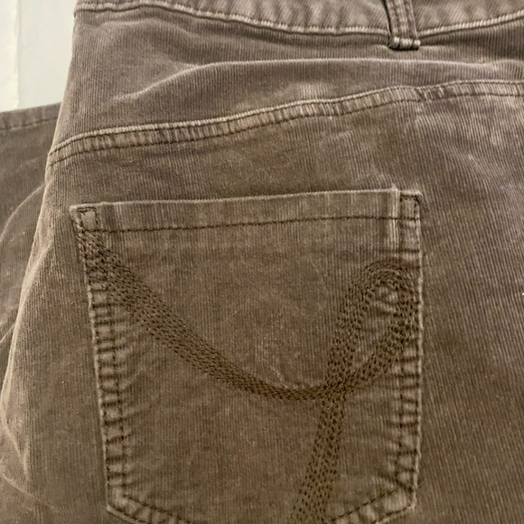 Lane Bryant size 18 corduroy - Picture 3 of 4